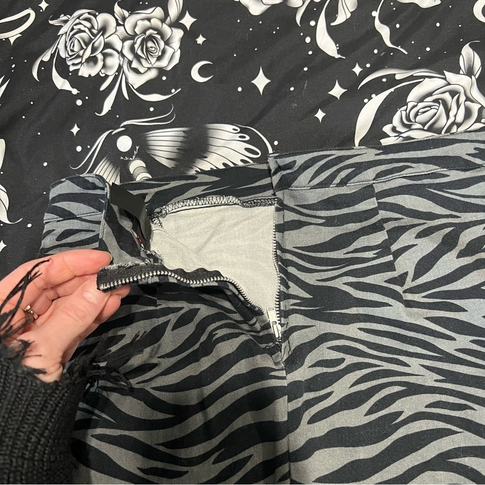 Switchblade Stiletto Zebra Print Pencil Skirt, XL - Picture 4 of 8